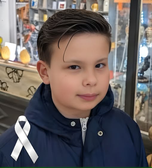 The boy went to bed to rest, suddenly called his mother for help, unfortunately they couldn’t save him