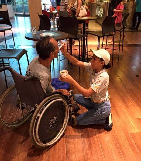 I GAVE A STRANGER MY BREAK TIME — AND PEOPLE STARTED WHISPERING