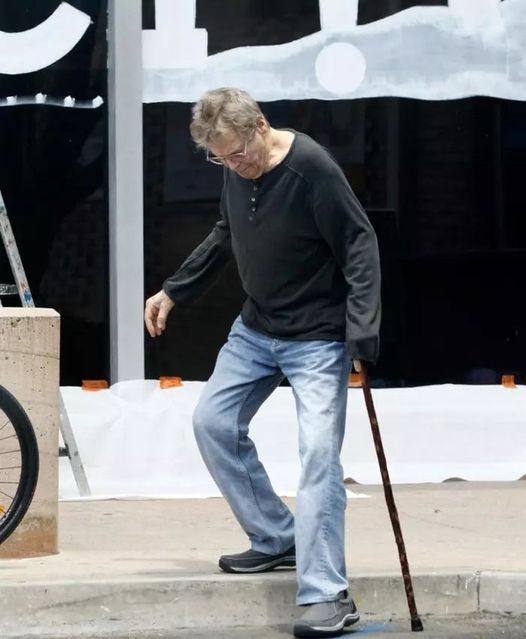 Battling illness and weighed down by grief, the former heartthrob struggled to walk while fighting two types of cancer