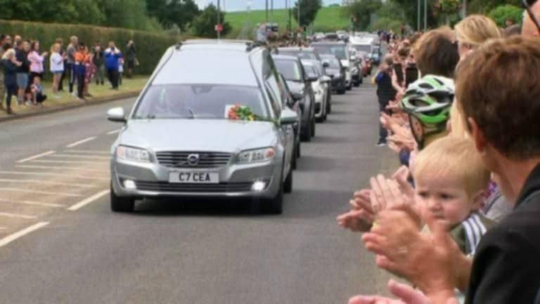 GOODBYE LEGEND The beloved star has died, leaving the world in shock. Fans from all over have gathered to say their final goodbyes. Check the first comment 